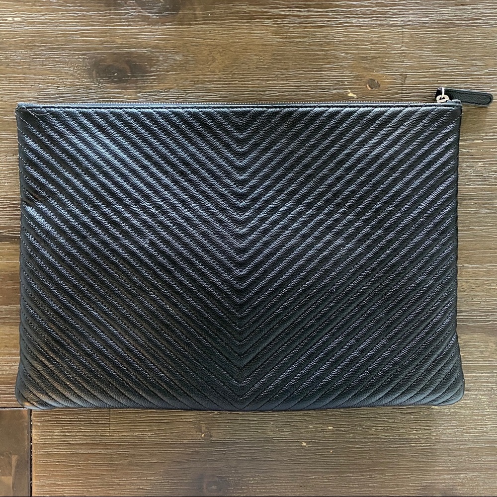 Chanel Chevron O Case - Picture 2 of 7